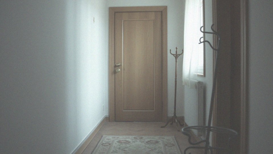 Jakie są warunki wymeldowania osoby zameldowanej na pobyt stały?
