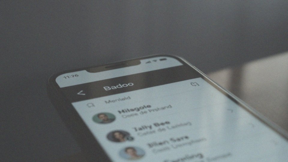Badoo status online – jak działa i jak go zarządzać?